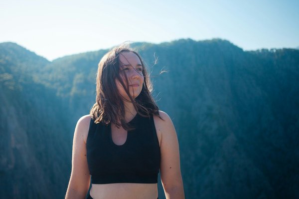 Guide créatif pour organiser une magique soirée de contes en plein air qui enchantera les enfants